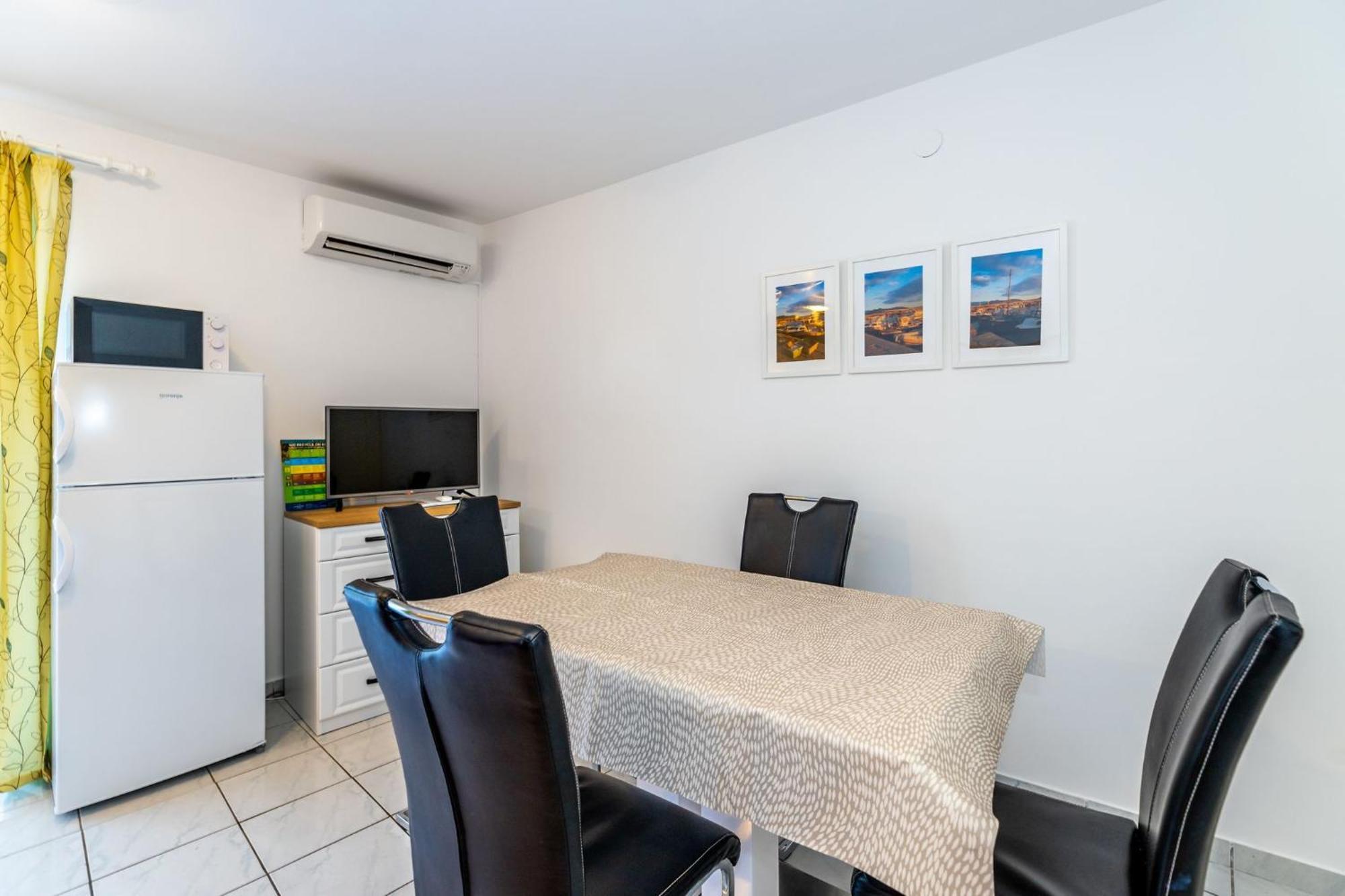 Apartments Oleander Kricin Baska  Exterior photo